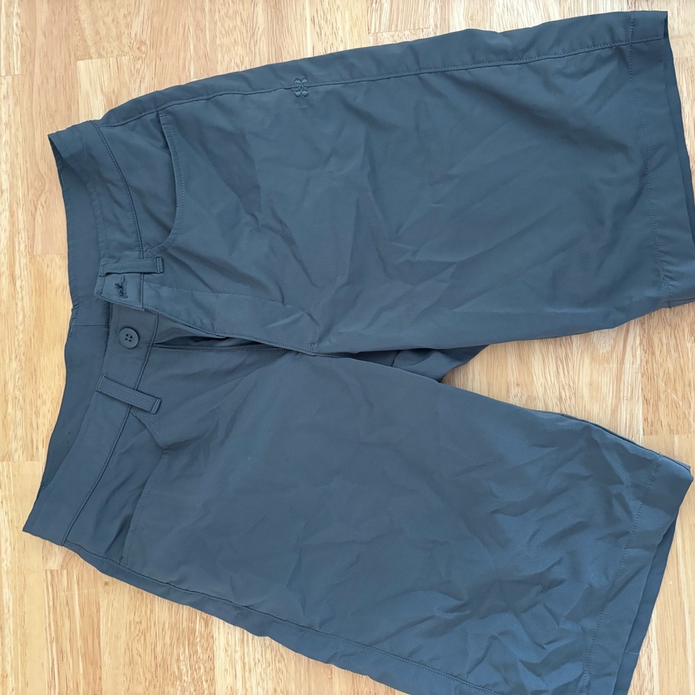 Under Armour Men's Dark Gray Golf Shorts